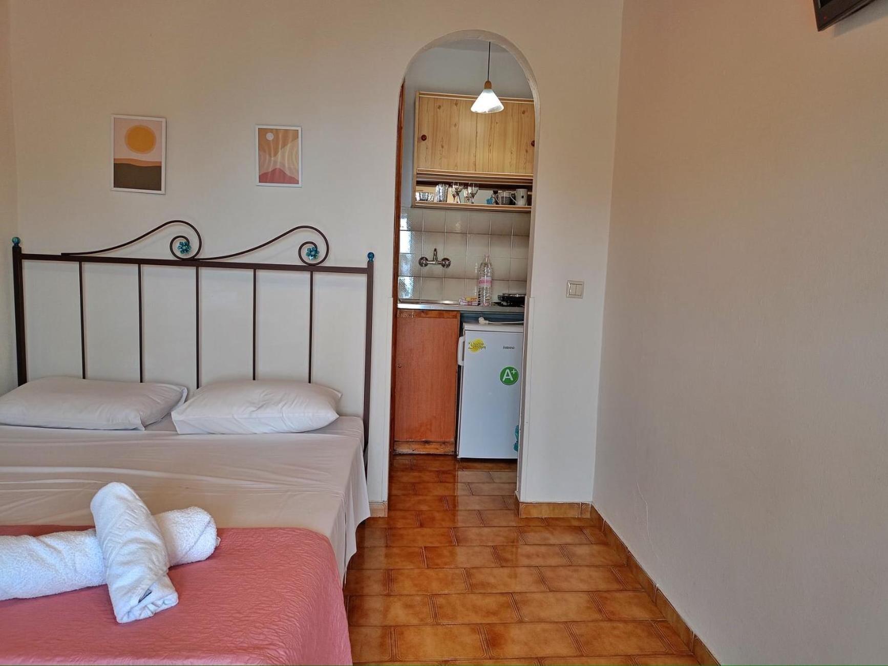 Rena Studios * Paleokastritsa